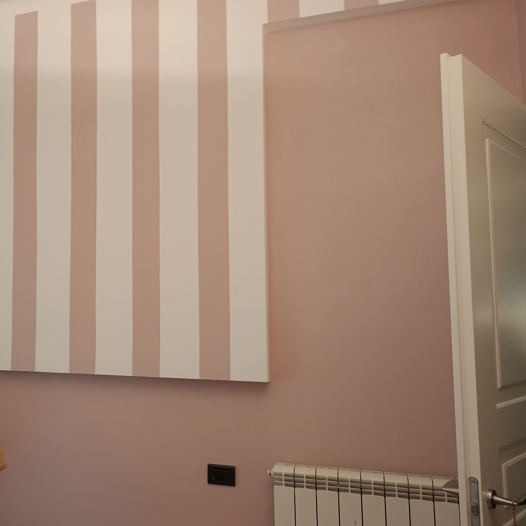 Parete tinteggiata dopo i lavori